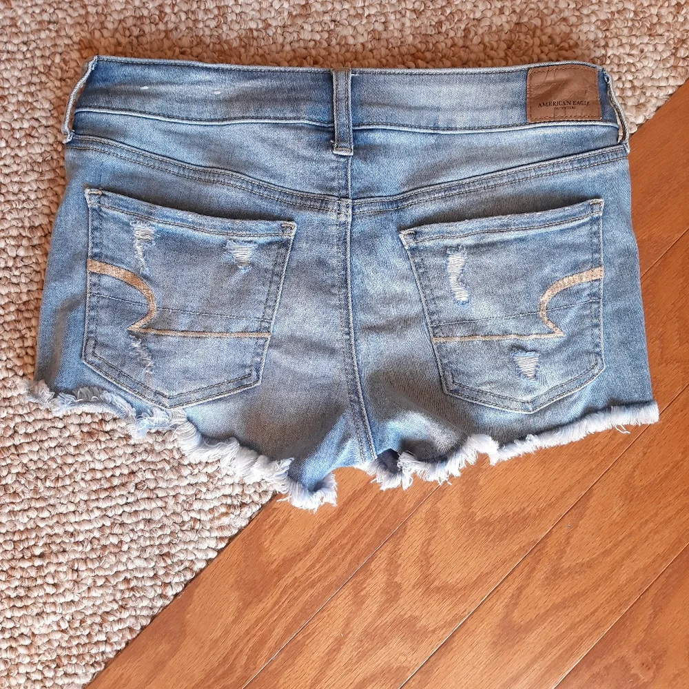 American Eagle Distressed Shortie Shorts size 4 - Picture 10 of 16